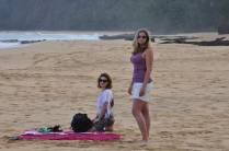 Vida dura na Secret Beach, praia próxima à Hanaley Bay, na costa norte de Kauai, no Havaí